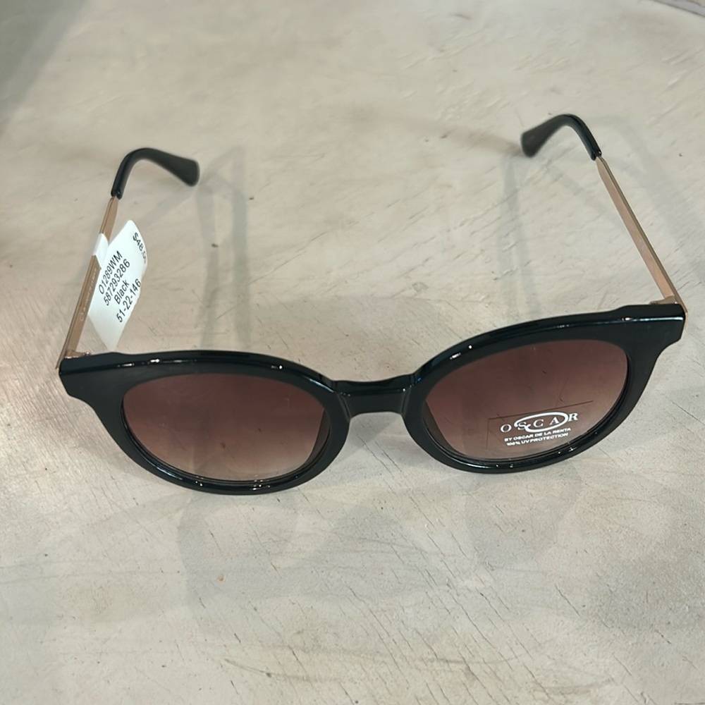 Oscar de la Renta black sunglasses NWT 51-22-146